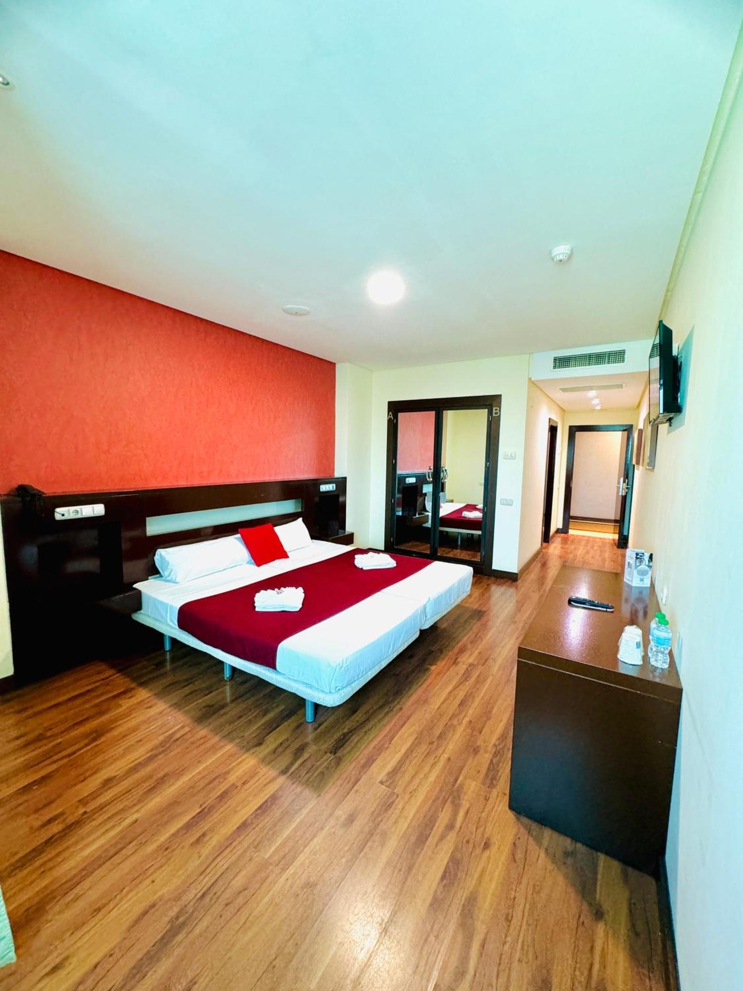 Hotel La Cantuena à Parla Extérieur photo